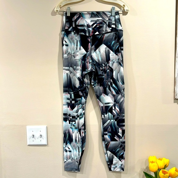 🔥NWOT Nike Abstract Pattern Leggings🔥 - Picture 2 of 9